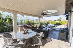 Outdoor dining - FONDA RETREAT VRBO 3 (Palm Desert)