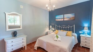 2 soverom, strykejern/-brett, reiseseng for barn og wi-fi