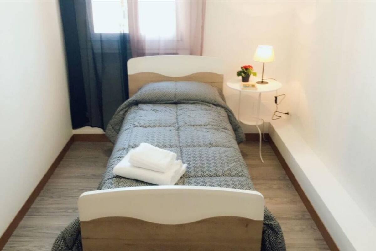 Single Room, Shared Bathroom | 1 bedroom, free WiFi, bed sheets