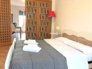 Double Room, Shared Bathroom | Free WiFi, bed sheets - Venice Romantic Views Ca' Crea (Venice)