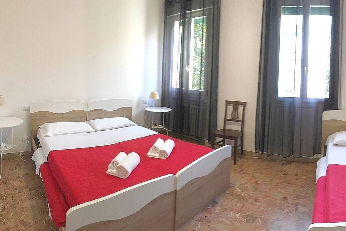 Triple Room, Shared Bathroom | 1 bedroom, free WiFi, bed sheets