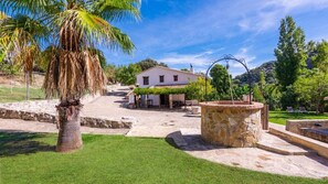 المنطقة المحيطة بالمنشأة