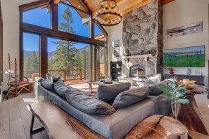 Smart-TV, Kamin, Stereoanlage, Arbeitsbereiche