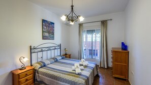 4 chambres, fer et planche à repasser, lit parapluie, Wi-Fi