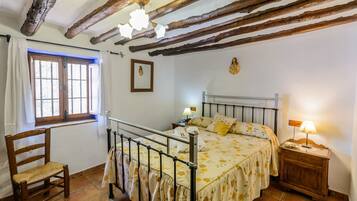 5 chambres, fer et planche à repasser, lit parapluie, Wi-Fi