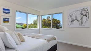3 bedrooms, travel cot, free WiFi, bed sheets