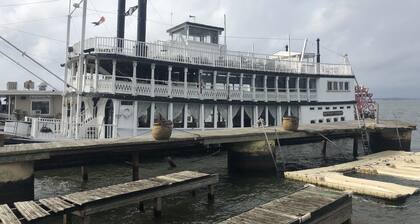 Fish,Drink,Eat,Party right of your private balcony!<br>Ski and boat rental at marin