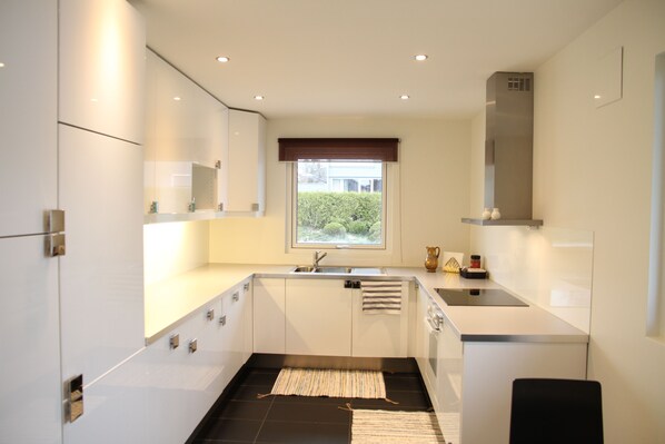 Apartament, 3 dormitoris | Cuina privada | Frigorífic gran, microones, forn i placa de cuina