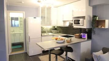 Apartment, 1 Bedroom | Private kitchen | Full-size fridge, microwave, oven, stovetop