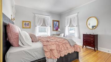 5 habitaciones, tabla de planchar con plancha, wifi y ropa de cama