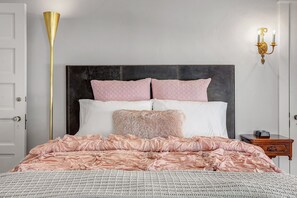 5 slaapkamers, een strijkplank/strijkijzer, wifi, beddengoed