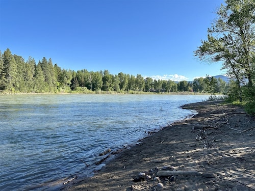 Rf12 Flathead River Haven