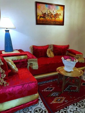 Deluxe Suite (Rose) | Living room