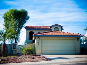 Exterior - Mountain View with Pool and Spa (Phoenix)