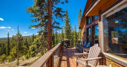 🕹️Arcade🧌Gnomes♨️Hot Tub👑King Bed🏔️2 Decks🔭Base Camp Mountain Chalet