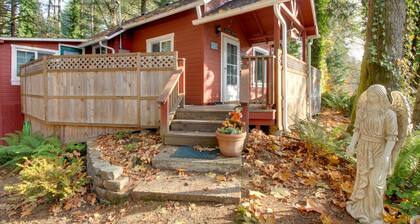Peaceful McKenzie River Retreat: Fish, Hike, & Ski