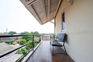 Terrace/patio - OYO 1815 Gatsu Residence (Semarang)