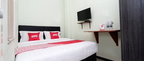 Standard Double Room | Desk, free WiFi, bed sheets