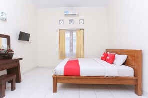 Desk, free WiFi, bed sheets