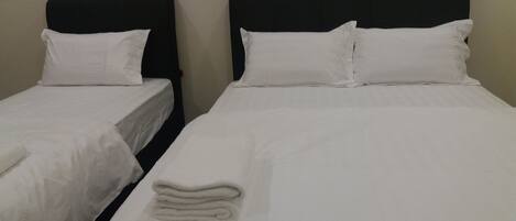 Driepersoonskamer, Meerdere bedden, toegankelijk voor mindervaliden, niet-roken | Luxe beddengoed, individueel gedecoreerd, individueel gemeubileerd