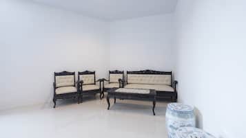 Superior Suite | Living area