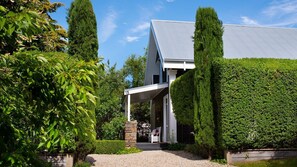 Exterior - Park Avenue - seclusion, tranquility, romance (Daylesford)