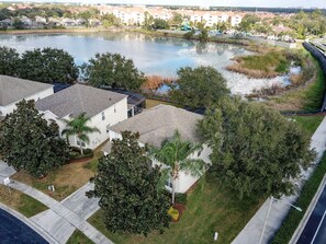 Exterior - This amazing 6 Bedroom property with a lake view is spacious and newly furnished (Kissimmee)