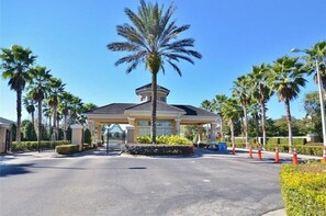 Property grounds - This amazing 6 Bedroom property with a lake view is spacious and newly furnished (Kissimmee)