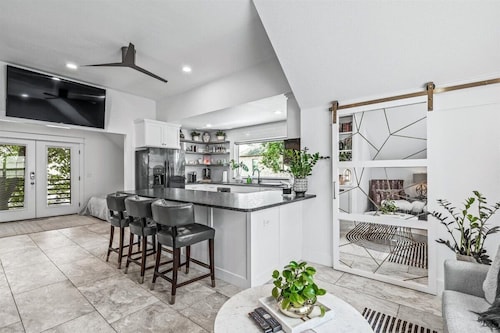 DOWNTOWN STUDIO C, TOP 10 VACATION RENTAL, Bikers Paradise!