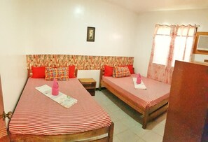 Room - White Beach Guest House (Puerto Galera)