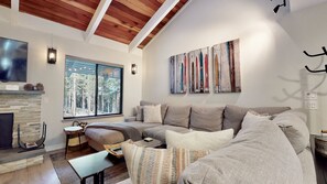 Smart TV, fireplace, table tennis, printers - Deluxe remodeled 2 Bedrooms, Loft, 3 Bathrooms Condo close to Eagle (Mammoth Lakes)