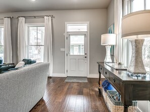 Smart TV, fireplace, DVD player, stereo