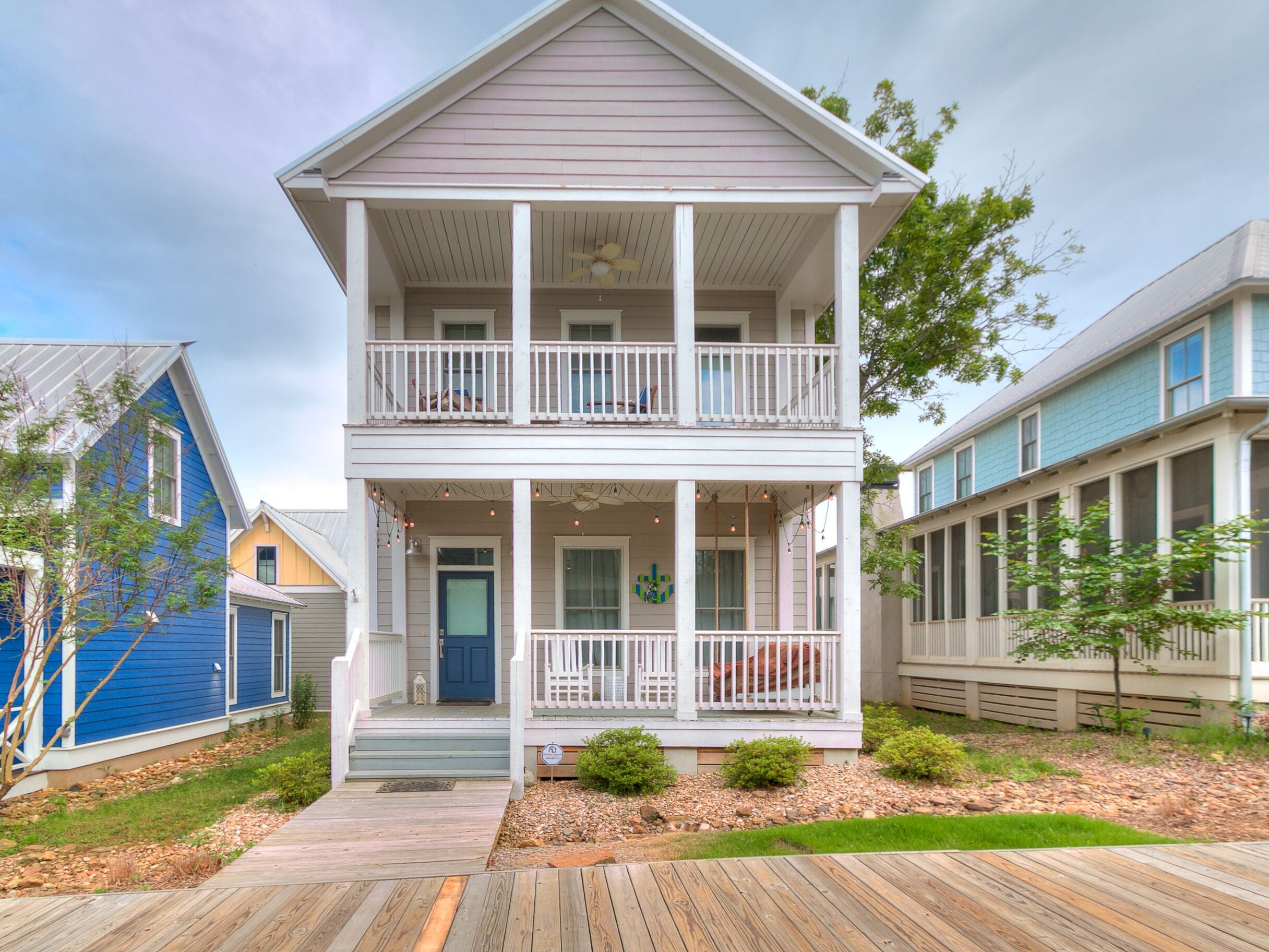Carlton Landing! Charming Cottage on boardwalk!