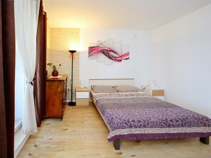 3 habitaciones, acceso a internet y ropa de cama