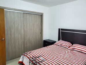 2 habitaciones, tabla de planchar con plancha y wifi gratis 