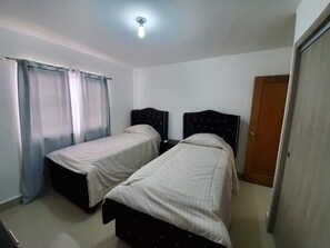 2 habitaciones, tabla de planchar con plancha y wifi gratis 