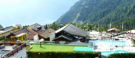 Una piscina cubierta