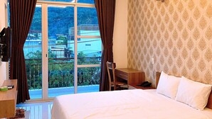 Standard Double Room, Non Smoking, Balcony | Minibar, blackout drapes, soundproofing, bed sheets - Hongkong1 Hotel (Quy Nhon Nam)