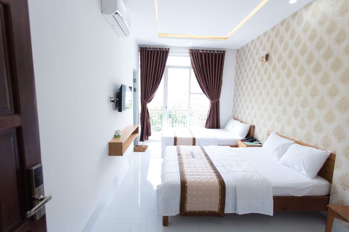 Standard Double Room, Non Smoking, Balcony | Minibar, blackout drapes, soundproofing, bed sheets