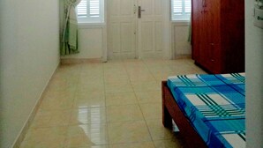 5 Schlafzimmer, Bügeleisen/Bügelbrett, kostenloses WLAN, Bettwäsche