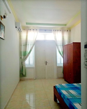 5 phòng ngủ, bàn ủi/dụng cụ ủi quần áo 