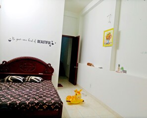 5 bedrooms, iron/ironing board, free WiFi, bed sheets