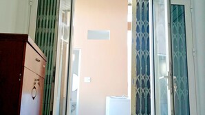 5 Schlafzimmer, Bügeleisen/Bügelbrett, kostenloses WLAN, Bettwäsche