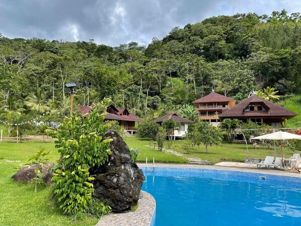 2 outdoor pools - Mercedes Lodge (San Ramón)