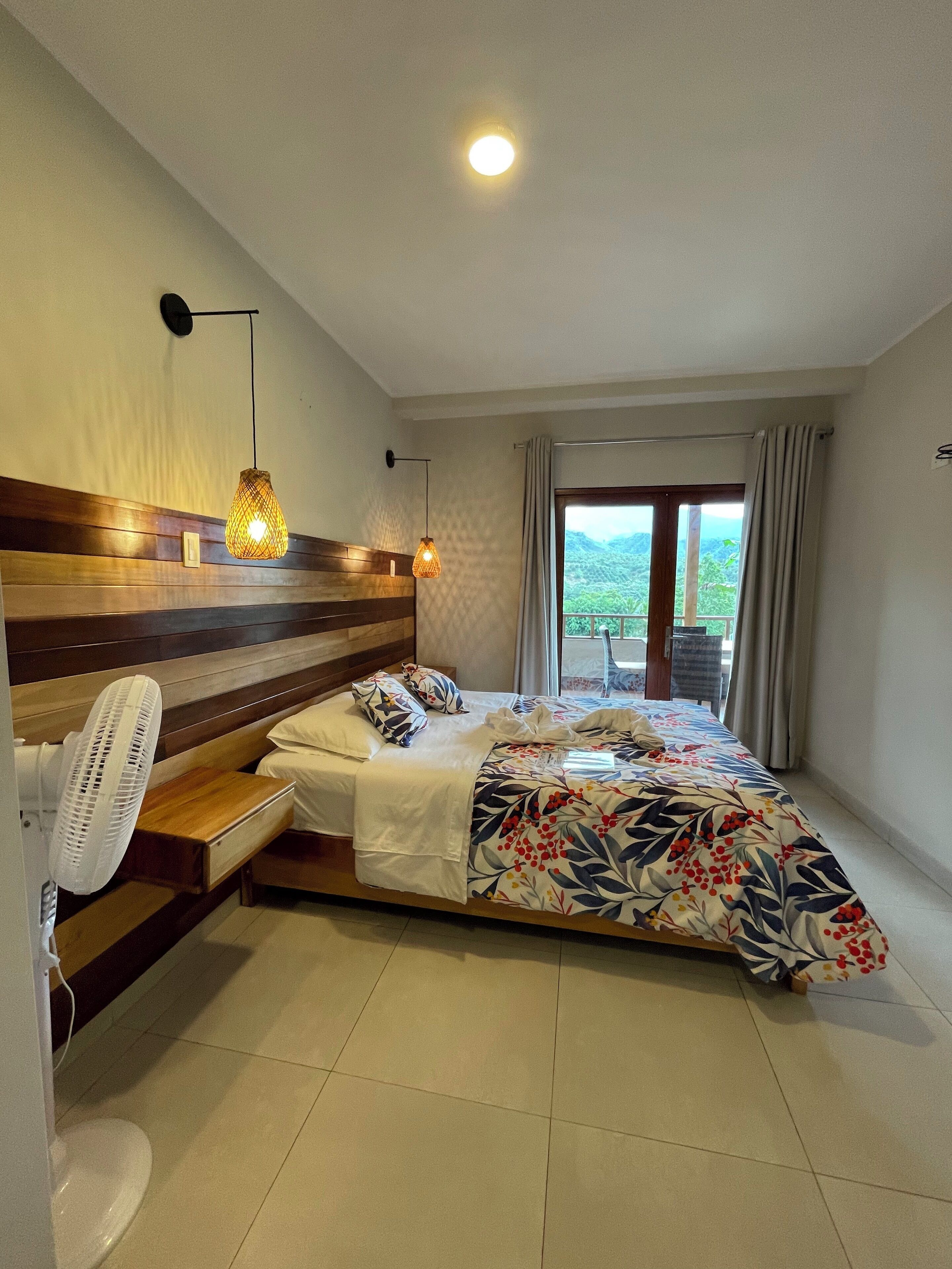 Familiesuite | Skrivebord for bærbar PC, wi-fi (inkludert) og sengetøy