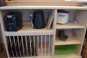 Fridge, cookware/dishes/utensils