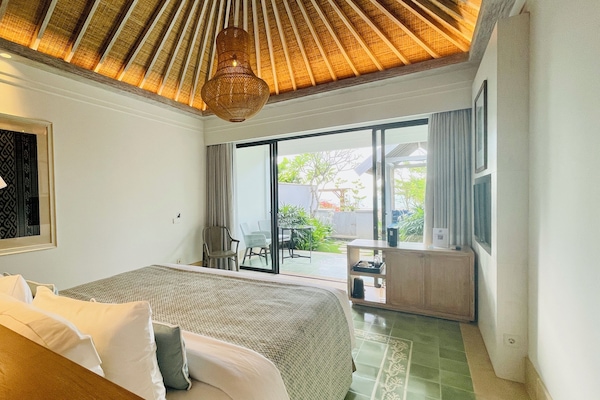 Suite, di fronte alla spiaggia (Rangko) | Biancheria da letto di alta qualità, minibar, una cassaforte in camera