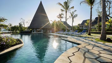 Poolside bar