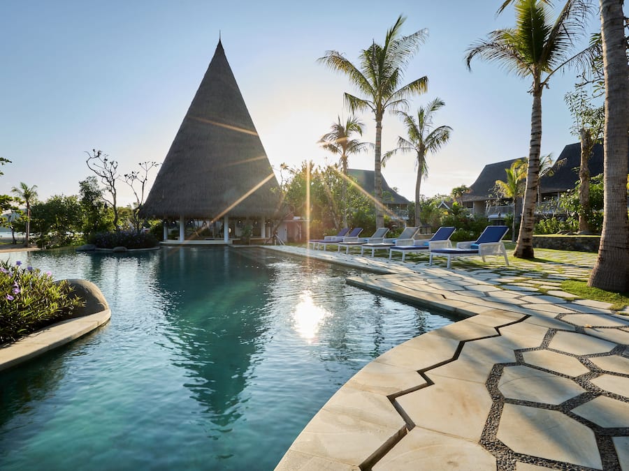 Bar en bord de piscine