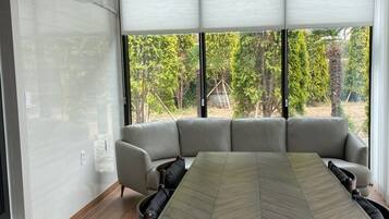 Room (101) | Living area